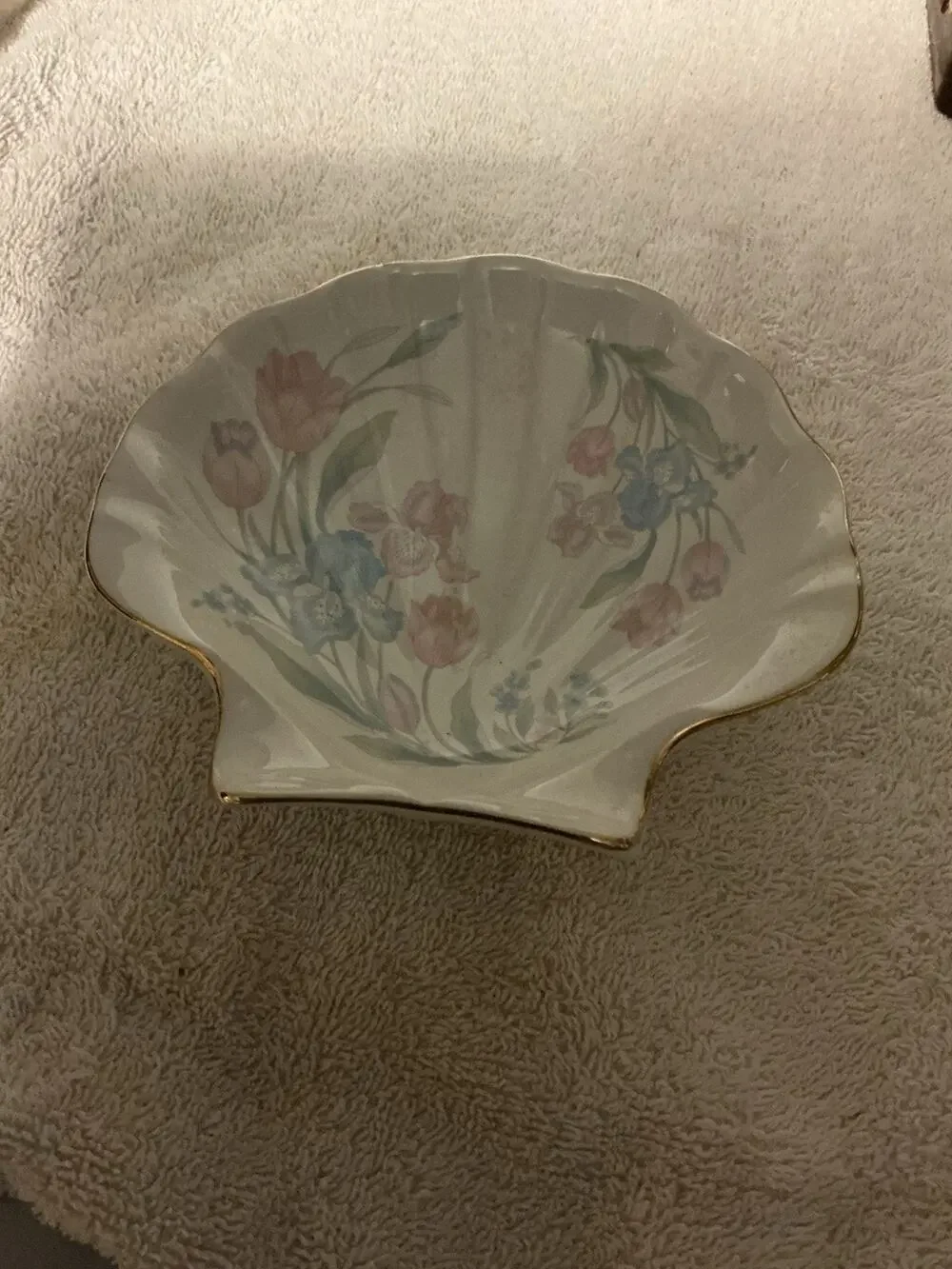 Mount Clemens Shell Trinket Dish Multicolor Floral Bathroom Accessory